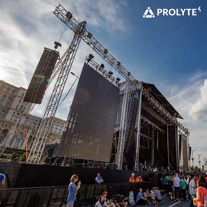 maroon2.jpg maroon2.jpg